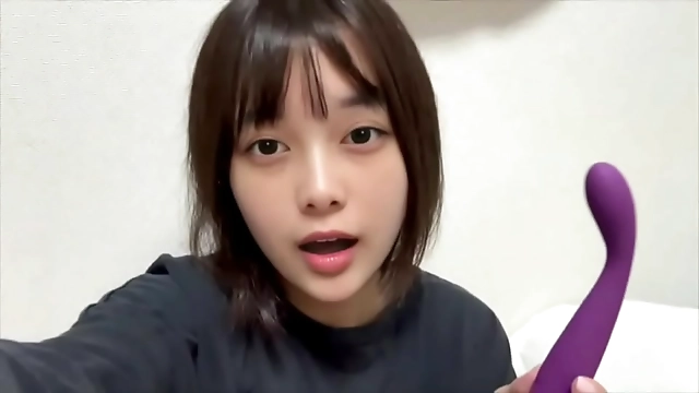 Skilled Japanese Babe Performs Oral Sex in Bathroom Expertly